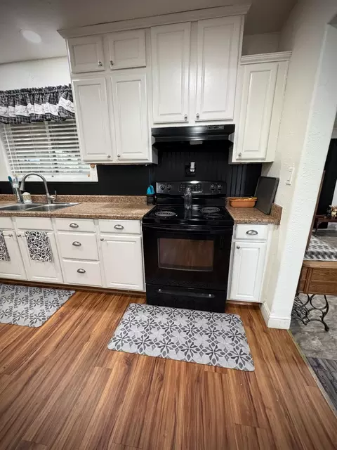 Kitchen - 1535 Melrose Ave, Modesto, CA 95350 photo 5 of 8