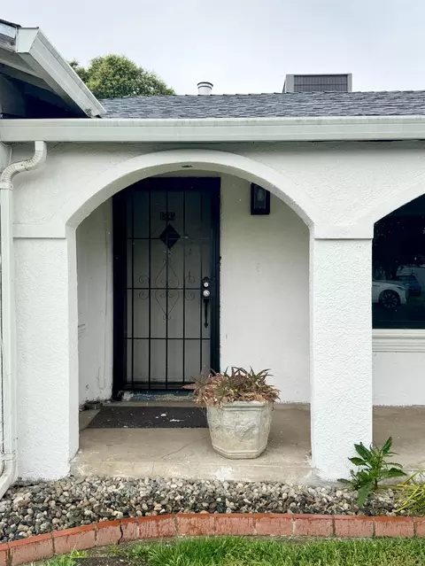 Exterior - 1535 Melrose Ave, Modesto, CA 95350 photo 5 of 20