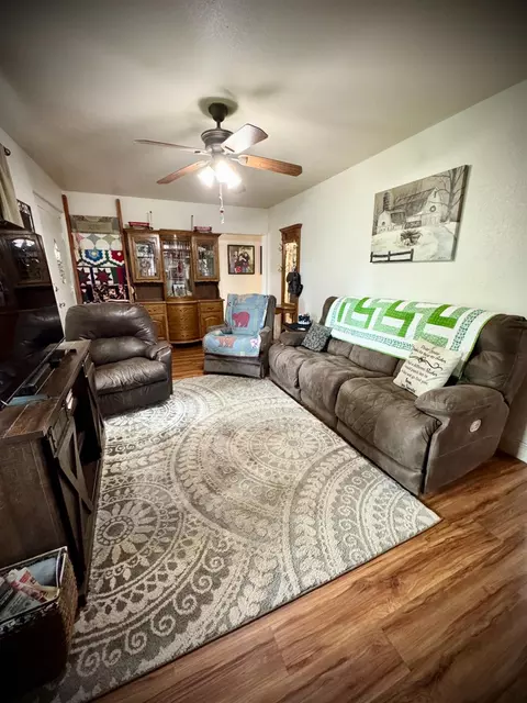 Living - 1535 Melrose Ave, Modesto, CA 95350 photo 4 of 7