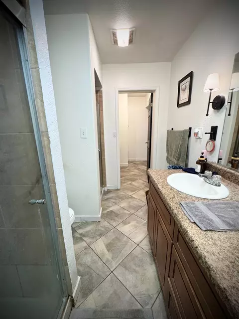 Bath - 1535 Melrose Ave, Modesto, CA 95350 photo 3 of 8