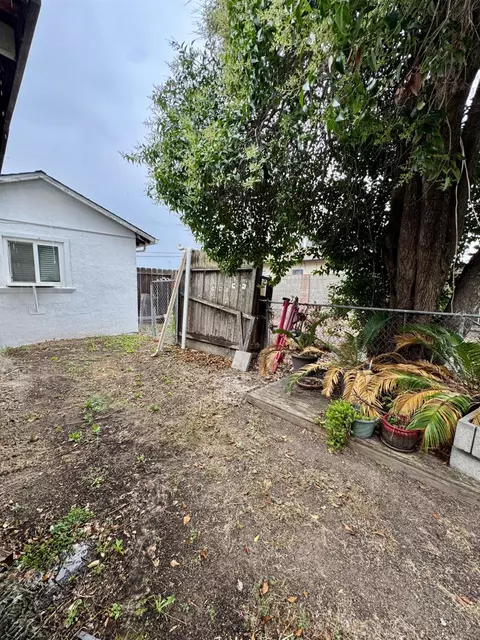 Exterior - 1535 Melrose Ave, Modesto, CA 95350 photo 10 of 20