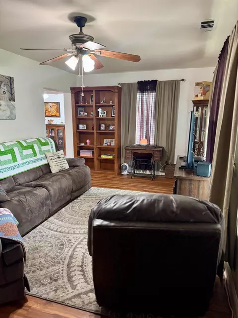 Living - 1535 Melrose Ave, Modesto, CA 95350 photo 2 of 7
