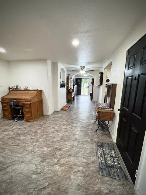 Entry Way - 1535 Melrose Ave, Modesto, CA 95350 photo 6 of 7