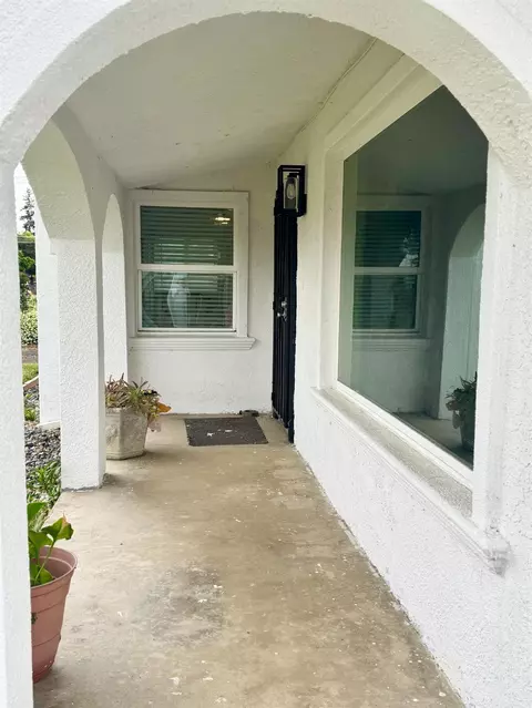 Exterior - 1535 Melrose Ave, Modesto, CA 95350 photo 4 of 20
