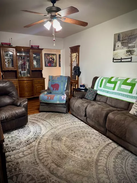 Living - 1535 Melrose Ave, Modesto, CA 95350 photo 1 of 7