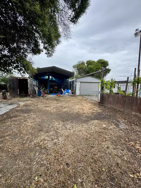 Exterior - 1535 Melrose Ave, Modesto, CA 95350 photo 17 of 20