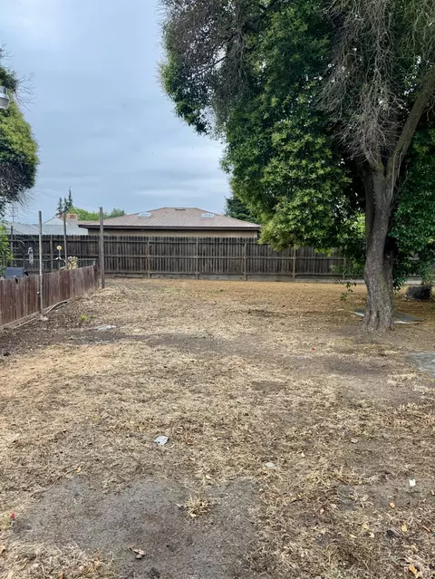 Exterior - 1535 Melrose Ave, Modesto, CA 95350 photo 13 of 20