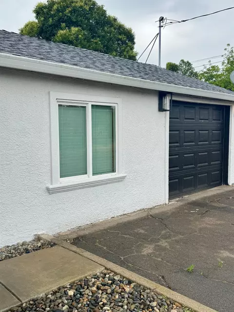 Exterior - 1535 Melrose Ave, Modesto, CA 95350 photo 6 of 20