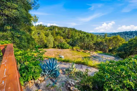 18572 Estrada Pl, Grass Valley, CA 95949 photo 3