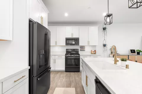 Kitchen - 1559 Irish Draught Way, Olivehurst, CA 95961 photo 4 of 5