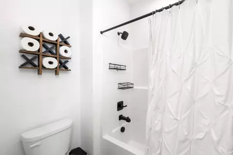 Bath - 1559 Irish Draught Way, Olivehurst, CA 95961 photo 2 of 2
