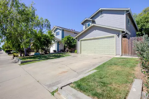 Exterior - 3151 Andre Ln, Turlock, CA 95382 photo 8 of 9