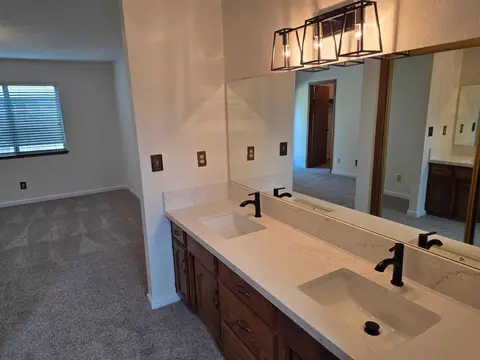 Bath - 731 Nancy Dr, Ripon, CA 95366 photo 2 of 4