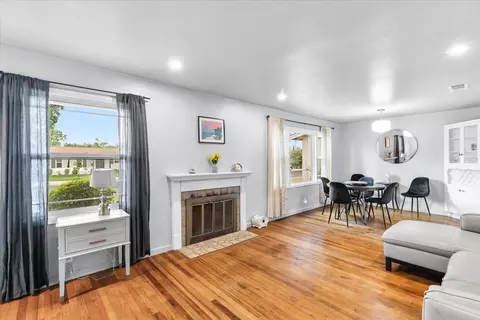 Living - 512 Catalina Way, Modesto, CA 95350 photo 1 of 3
