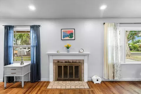 Living - 512 Catalina Way, Modesto, CA 95350 photo 2 of 3