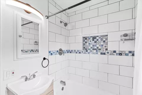 Bath - 512 Catalina Way, Modesto, CA 95350 photo 2 of 2