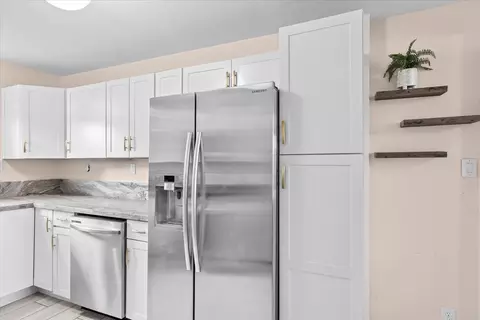 Kitchen - 512 Catalina Way, Modesto, CA 95350 photo 2 of 4