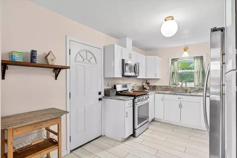 Kitchen - 512 Catalina Way, Modesto, CA 95350 photo 1 of 4