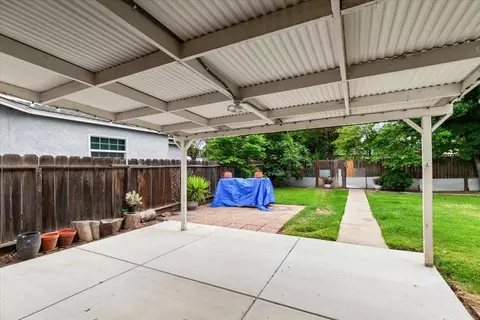 Exterior - 512 Catalina Way, Modesto, CA 95350 photo 5 of 11