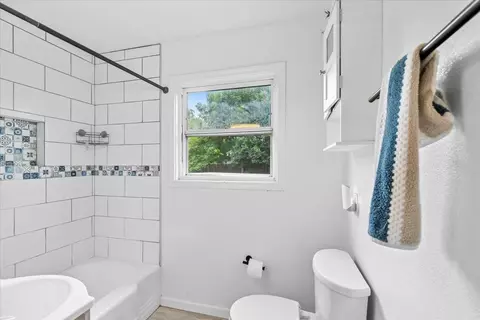 Bath - 512 Catalina Way, Modesto, CA 95350 photo 1 of 2