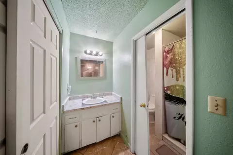 Bath - 3140 Kellogg Ave, Turlock, CA 95382 photo 1 of 1