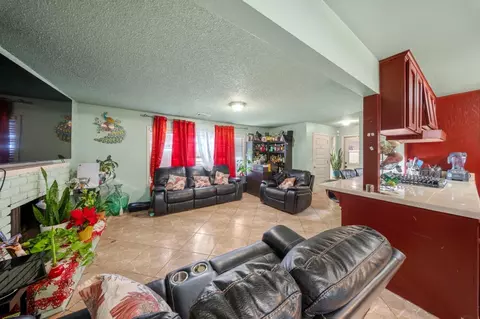 Living - 3140 Kellogg Ave, Turlock, CA 95382 photo 1 of 2