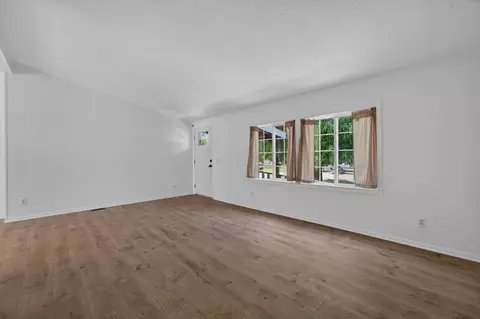 Living - 1155 2nd St, Meridian, CA 95957 photo 3 of 5