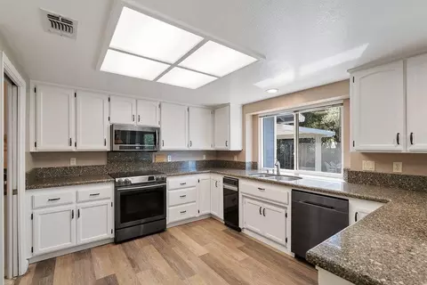 Kitchen - 2290 Rising Hill Rd, Placerville, CA 95667 photo 2 of 4