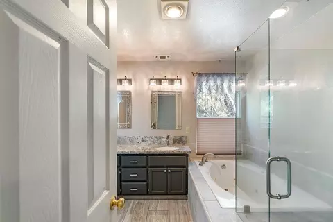 Bath - 2290 Rising Hill Rd, Placerville, CA 95667 photo 3 of 5