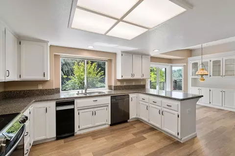 Kitchen - 2290 Rising Hill Rd, Placerville, CA 95667 photo 3 of 4