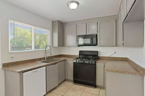 Kitchen - 506 Harvey Way, Bay Point, CA 94565 photo 2 of 2