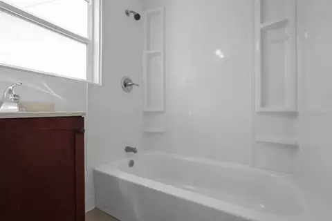 Bath - 594 Park St, Turlock, CA 95380 photo 2 of 2