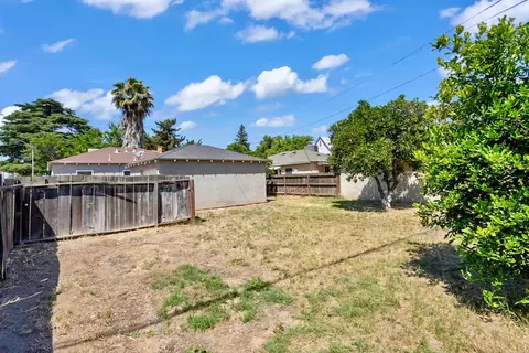 Exterior - 594 Park St, Turlock, CA 95380 photo 7 of 8