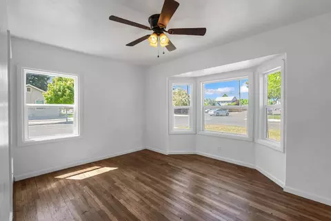 Living - 594 Park St, Turlock, CA 95380 photo 2 of 4