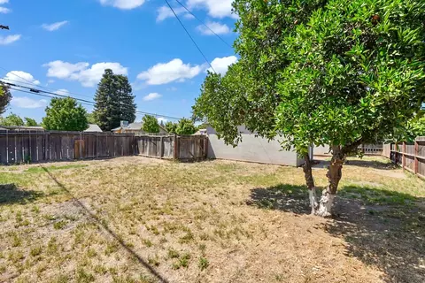 Exterior - 594 Park St, Turlock, CA 95380 photo 6 of 8