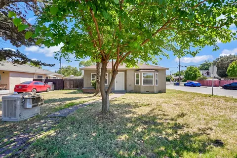 Exterior - 594 Park St, Turlock, CA 95380 photo 2 of 8