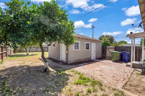 Exterior - 594 Park St, Turlock, CA 95380 photo 4 of 8