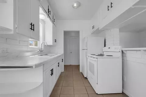Entry Way - 594 Park St, Turlock, CA 95380 photo 1 of 1