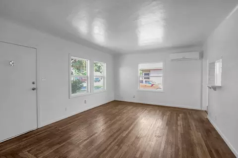 Living - 594 Park St, Turlock, CA 95380 photo 1 of 4