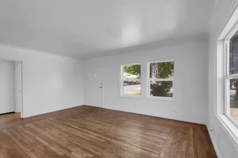 Living - 594 Park St, Turlock, CA 95380 photo 3 of 4