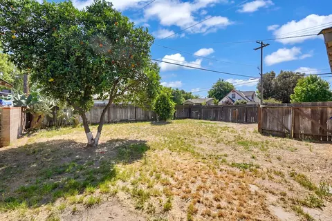 Exterior - 594 Park St, Turlock, CA 95380 photo 5 of 8