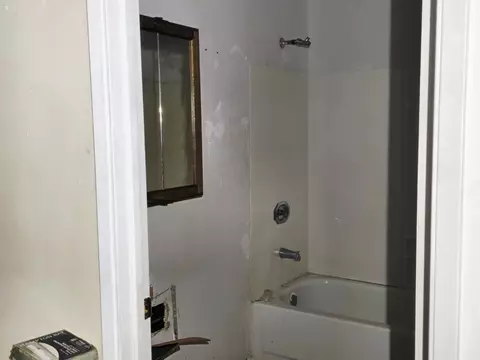 Bath - 41100 Putt Rd, Alta, CA 95701 photo 1 of 2
