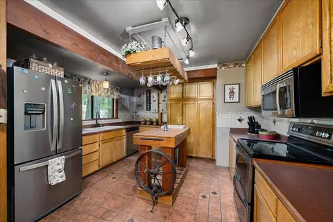 Kitchen - 6169 Rolling Ct, Georgetown, CA 95634 photo 2 of 5
