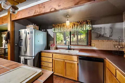 Kitchen - 6169 Rolling Ct, Georgetown, CA 95634 photo 3 of 5