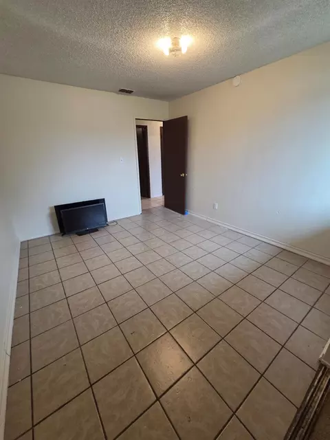 Bedroom - 933 Meadowview Dr, Galt, CA 95632 photo 4 of 7