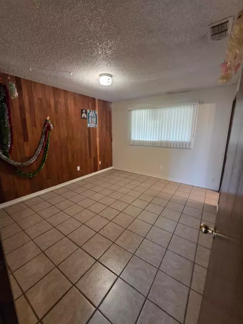 Bedroom - 933 Meadowview Dr, Galt, CA 95632 photo 6 of 7
