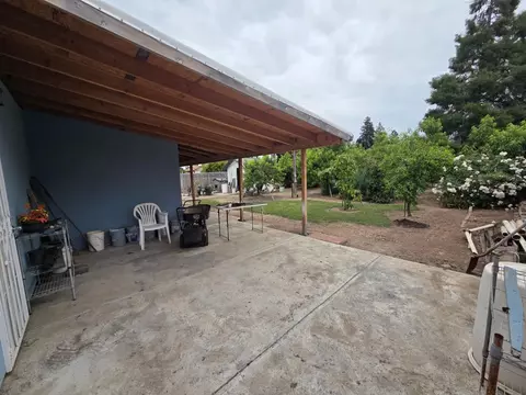 Exterior - 933 Meadowview Dr, Galt, CA 95632 photo 4 of 12