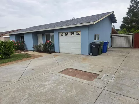 Exterior - 933 Meadowview Dr, Galt, CA 95632 photo 2 of 12