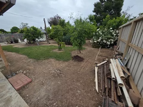 Exterior - 933 Meadowview Dr, Galt, CA 95632 photo 5 of 12
