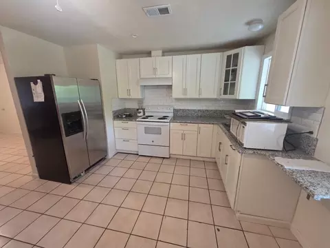 Kitchen - 933 Meadowview Dr, Galt, CA 95632 photo 2 of 2